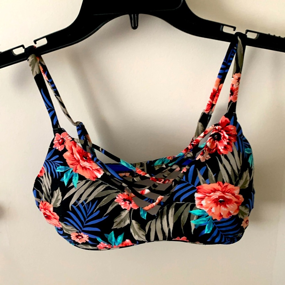 Hollister Swim top size M